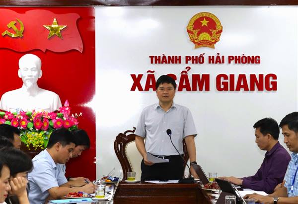 Phó Chủ tịch UBND thành phố kiểm tra công tác cải cách hành chính tại xã Cẩm Giang