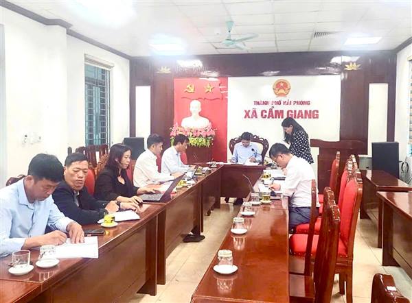 Thường trực HĐND xã Cẩm Giang họp phiên thường kỳ tháng 10 