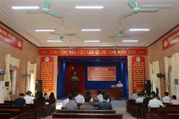 Phổ biến  tiếp nhận ý kiến các nội dung liên quan đến công tác thu hồi đất, bồi thường, hỗ trợ và giải phóng mặt bằng dự án Đầu tư xây dựng Khu dân cư thương mại Phí Xá, xã Cẩm Hoàng, huyện Cẩm Giàng.