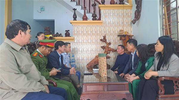 Ban ATGT xã Cẩm Giang tổ chức thăm hỏi, động viên với các nạn nhân, gia đình nạn nhân tai nạn giao thông trên địa bàn xã