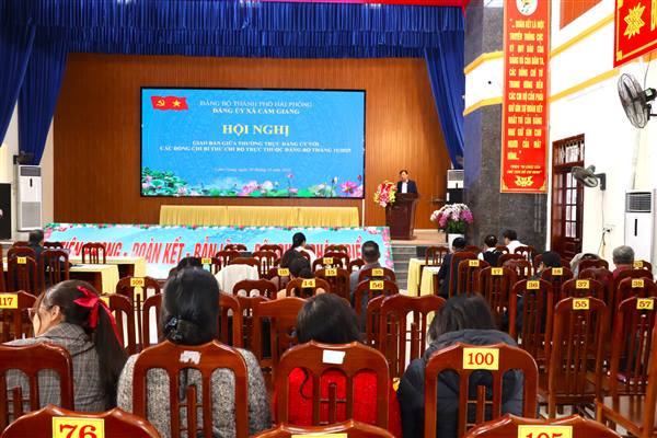 Đảng ủy xã Cẩm Giang tổ chức Hội nghị giao ban giữa Thường trực Đảng ủy với đồng chí Bí thư các Chi bộ trực thuộc tháng 11/2025