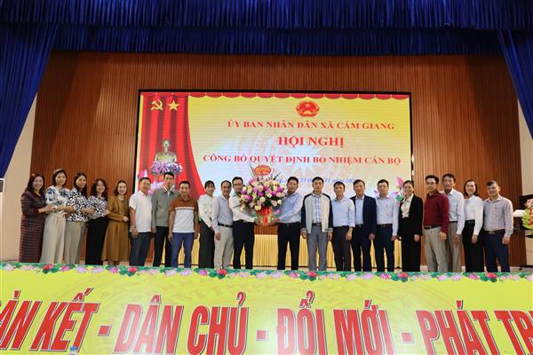  Cẩm Giang công bố quyết định tổ chức lại Trung tâm và bổ nhiệm cán bộ