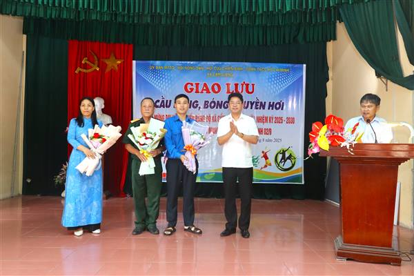 Cẩm Giang: Sôi nổi giao lưu cầu lông, bóng chuyền hơi chào mừng Đại hội Đảng bộ xã lần thứ I và kỷ niệm 80 năm Cách mạng Tháng Tám, Quốc khánh 2/9