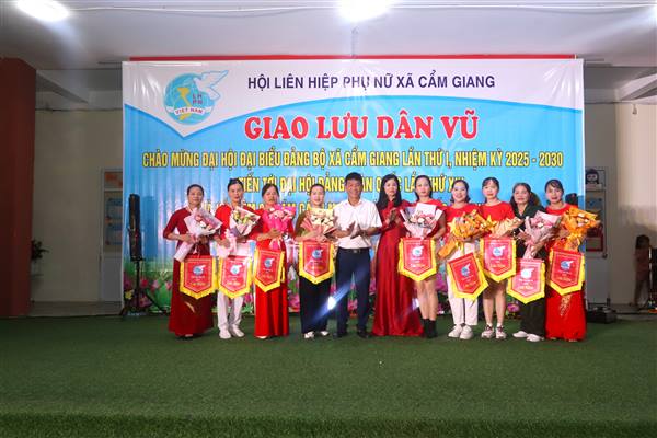 Cẩm Giang: Sôi nổi đêm giao lưu dân vũ chào mừng Đại hội Đảng bộ xã lần thứ I và kỷ niệm 80 năm Cách mạng Tháng Tám, Quốc khánh 2/9