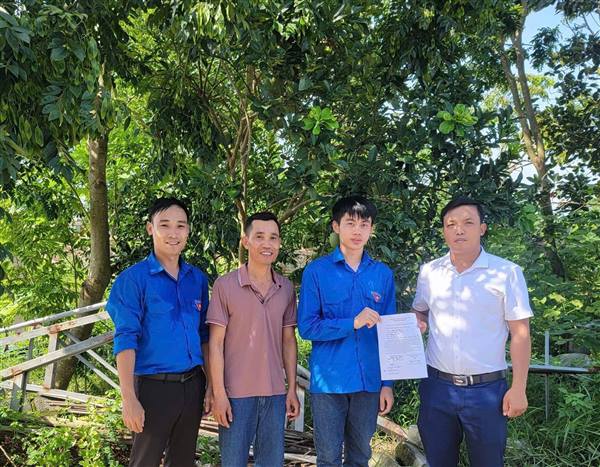 Tuổi trẻ Cẩm Giang hăng hái viết đơn tình nguyện tham gia nghĩa vụ quân sự năm 2026
