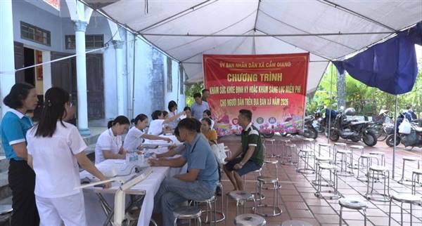 XÃ CẨM GIANG TỔ CHỨC KHÁM SỨC KHỎE ĐỊNH KỲ VÀ KHÁM SÀNG LỌC MIỄN PHÍ CHO NGƯỜI DÂN THÔN KIM ĐÔI