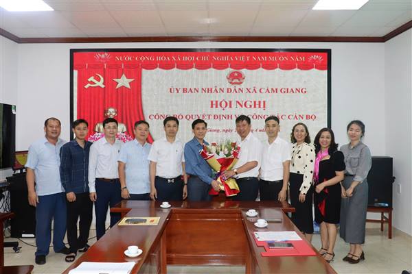 Xã Cẩm Giang công bố quyết định bổ nhiệm cán bộ giữ chức vụ lãnh đạo, quản lý