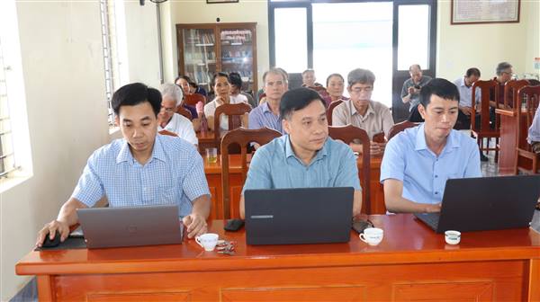 Chi bộ thôn Ngọc Lâu, xã Cẩm Giang tổ chức sinh hoạt tháng 5 năm 2026