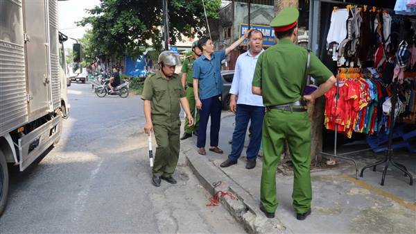 Xã Cẩm Giang tăng cường công tác tuyên truyền về bảo đảm trật tự công cộng, trật tự đô thị, trật tự vỉa hè và hành lang an toàn giao thông đường bộ, đường sắt