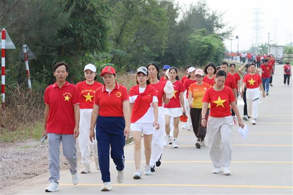 XÃ CẨM GIANG: GẦN 400 NGƯỜI THAM DỰ CHƯƠNG TRÌNH ĐI BỘ “CÙNG VIỆT NAM TIẾN BƯỚC” NĂM 2026