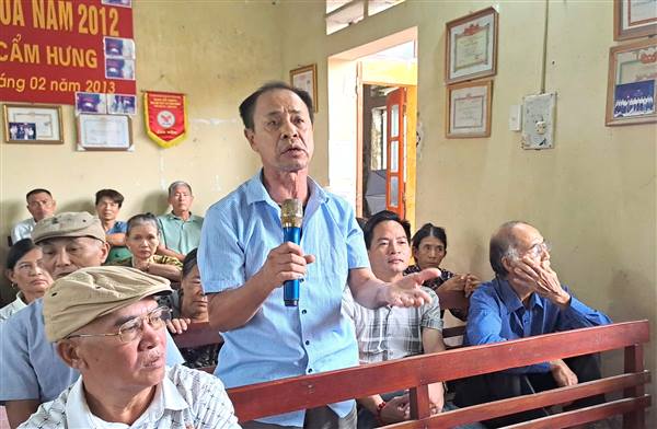 Bí thư Đảng ủy xã Cẩm Giàng tiếp xúc, đối thoại trực tiếp với nhân dân 