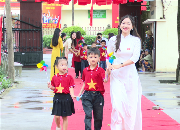 Náo nức Ngày tựu trường ở trường Tiểu học Ngọc Liên, xã Cẩm Giàng