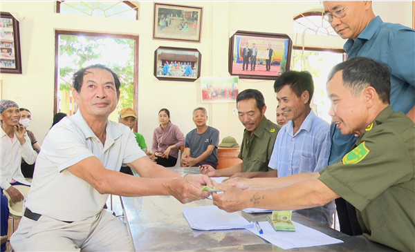 Cẩm Giàng triển khai tặng quà 100.000 đồng Tết Độc lập cho người dân