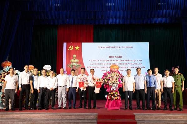 Cẩm Giàng thành lập Hội Doanh nghiệp và Hội Làng nghề chạm khắc gỗ Đông Giao