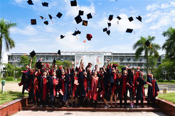 Ngày 10/12/2025, Quốc hội nước Cộng hòa xã hội chủ nghĩa Việt Nam khóa XV, Kỳ họp thứ 10 đã thông qua Luật Giáo dục đại học 2025 (Luật số 125/2025/QH15)