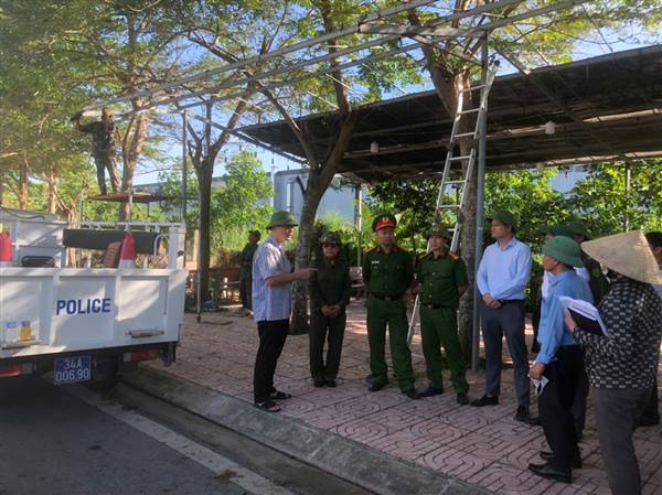 Cẩm Giàng quyết liệt giải tỏa vi phạm hành lang an toàn giao thông