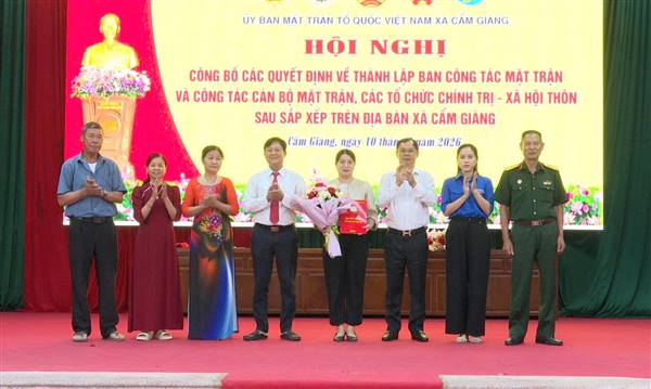 Ủy ban MTTQ và các tổ chức chính trị - xã hội xã Cẩm Giàng sơ kết 6 tháng đầu năm 2026 và công bố các Quyết định về công tác cán bộ