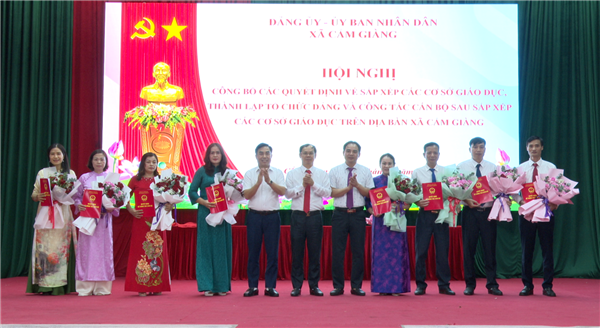 Xã Cẩm Giàng công bố các quyết định về sắp xếp cơ sở giáo dục, thành lập tổ chức đảng và công tác cán bộ
