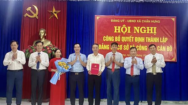 XÃ CHẤN HƯNG THÀNH LẬP HAI ĐẢNG BỘ MỚI: NÂNG CAO HIỆU QUẢ LÃNH ĐẠO, ĐIỀU HÀNH