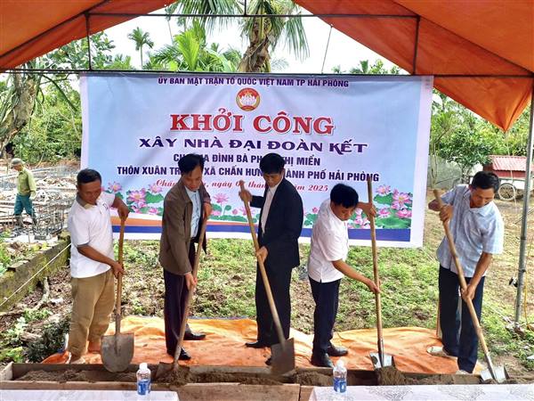 XÃ CHẤN HƯNG KHỞI CÔNG XÂY DỰNG NHÀ “ĐẠI ĐOÀN KẾT” CHO HỘ GIA ĐÌNH KHÓ KHĂN