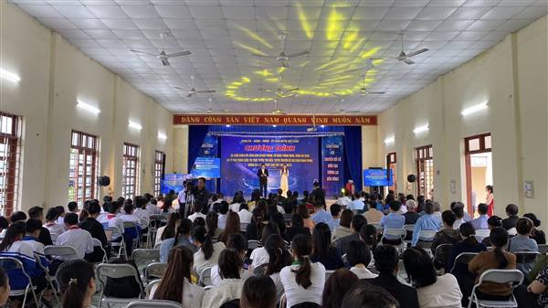 Xã Chấn Hưng tổ chức Chương trình “Xã Chấn Hưng với công dân số Hải Phòng – sử dụng thông minh, sống an toàn, hưởng ứng Ngày Pháp luật nước Cộng hòa xã hội chủ nghĩa Việt Nam (9/11)"