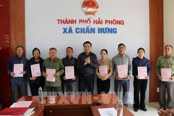 LỄ TRAO GIẤY CHỨNG NHẬN QUYỀN SỬ DỤNG ĐẤT LẦN ĐẦU