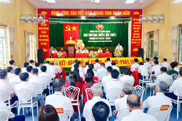 Đảng bộ xã Chấn Hưng tổ chức Đại hội đại biểu lần thứ I, nhiệm kỳ 2025-2030. Đại hội xác định quyết tâm đổi mới phương thức lãnh đạo, thống nhất ý chí và hành động; phát huy truyền thống anh hùng, khơi dậy sức mạnh đại đoàn kết toàn dân; huy động nguồn lực, thúc đẩy sáng tạo, phát triển đột phá; xây dựng xã Chấn Hưng văn minh, hiện đại.