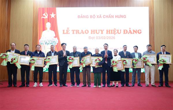 TRAO HUY HIỆU ĐẢNG ĐỢT 03/02/2026 GẮN VỚI THÔNG BÁO NHANH KẾT QUẢ ĐẠI HỘI XIV CỦA ĐẢNG