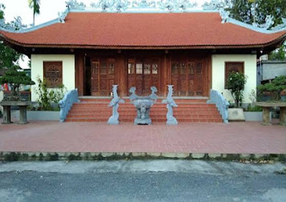 Cụm di tích Đình - Đền - Chùa Xuân Úc là một quần thể di tích lịch sử, văn hóa, tín ngưỡng tiêu biểu của địa phương, nằm trên địa bàn xã Chấn Hưng, thành phố Hải Phòng.