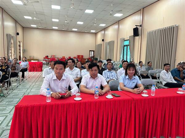 TRUNG TÂM DỊCH VỤ SỰ NGHIỆP CÔNG XÃ CHẤN HƯNG TỔ CHỨC TẬP HUẤN KỸ THUẬT CHĂN NUÔI ĐÀN GIA CẦM VÀ THỦY CẦM  AN TOÀN SINH HỌC THEO QUY TRÌNH VietGAP