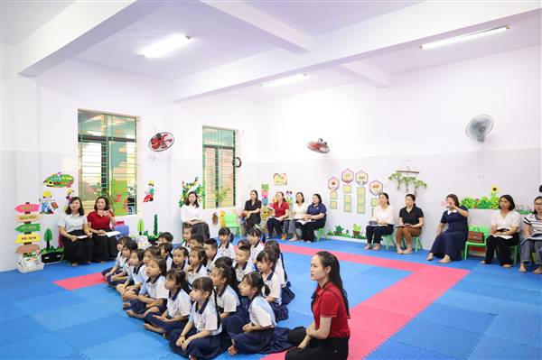 TRƯỜNG MẦM NON BẮC HƯNG TỔ CHỨC SINH HOẠT CHUYÊN ĐỀ 
"LỒNG GHÉP GIÁO DỤC CẢM XÚC VÀ KĨ NĂNG XÃ HỘI CHO TRẺ MẪU GIÁO NHẰM NÂNG CAO CHẤT LƯỢNG GIÁO DỤC TRẺ TRONG TRƯỜNG MẦM NON
