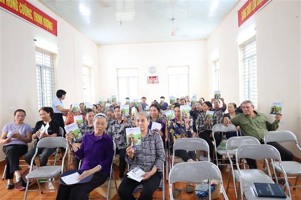 TRUNG TÂM DỊCH VỤ SỰ NGHIỆP CÔNG XÃ CHẤN HƯNG TIẾP TỤC TỔ CHỨC TẬP HUẤN KỸ THUẬT PHÒNG TRỪ SINH VẬT GÂY HẠI CUỐI VỤ CHO LÚA XUÂN NĂM 2026