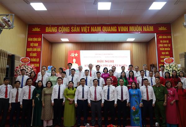 HỘI NGHỊ KÝ KẾT NGHĨA GIỮA ĐẢNG ỦY XÃ CHẤN HƯNG VÀ ĐẢNG ỦY PHƯỜNG LÊ ĐẠI HÀNH