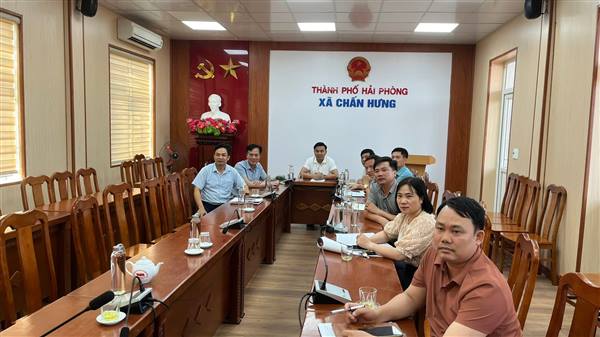 Tổ chức kiểm tra, rà soát tình hình quản lý đất đai, trật tự xây dựng bằng thiết bị bay không người lái (flycam)  trên địa bàn xã.