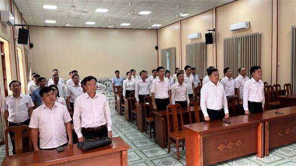 ĐẢNG ỦY - HĐND - UBND - UBMTTQ VIỆT NAM XÃ CHẤN HƯNG TỔ CHỨC SINH HOẠT CHÍNH TRỊ DƯỚI CỜ THÁNG 7/2026