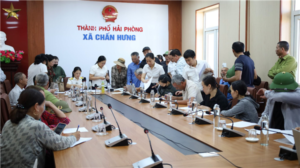 Xã Chấn Hưng tổ chức Hội nghị hướng dẫn hộ kinh doanh hoàn thiện thủ tục chấm dứt hoạt động kinh doanh theo quy định.