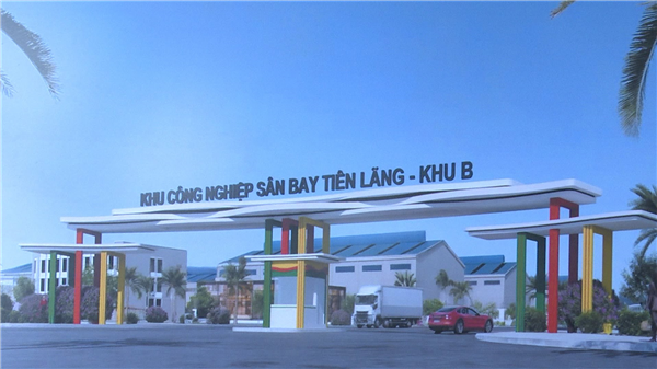 Phó Chủ tịch Uỷ ban nhân dân thành phố Lê Trung Kiên kiểm tra thực địa tiến độ giải phóng mặt bằng, đầu tư xây dựng dự án Khu Công nghiệp sân bay Tiên Lãng tại xã Chấn Hưng.