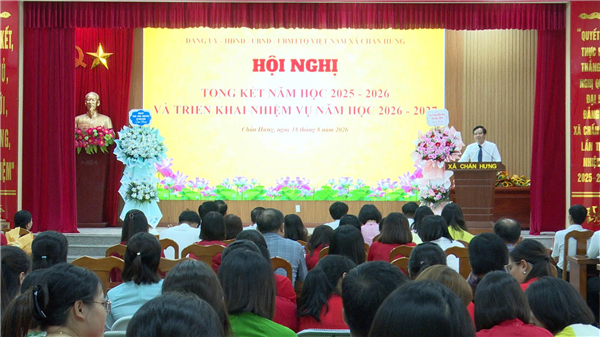Ủy ban nhân dân xã tổ chức Hội nghị tổng kết năm học 2025-2026, triển khai nhiệm vụ năm học 2026-2027 và công bố các quyết định sắp xếp, kiện toàn các cơ sở giáo dục mầm non, tiểu học, trung học cơ sở trên địa bàn.