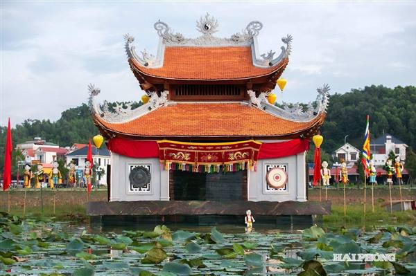 TRẢI NGHIỆM VĂN HÓA DÂN GIAN Ở LỄ HỘI MÙA THU CÔN SƠN - KIẾP BẠC.