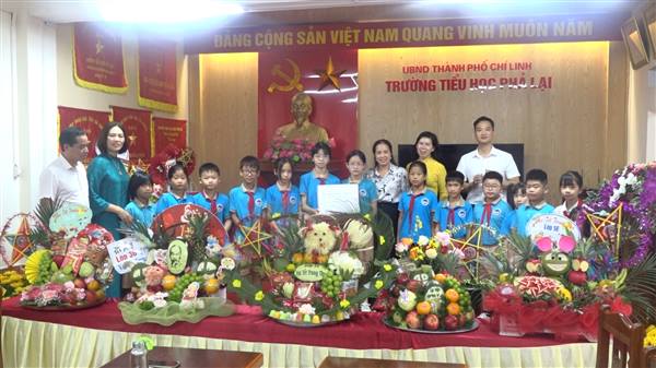 THƯỜNG TRỰC ĐẢNG ỦY PHƯỜNG CHÍ LINH THĂM, TẶNG QUÀ TẾT TRUNG THU TẠI CÁC TRƯỜNG HỌC TRÊN ĐỊA BÀN
