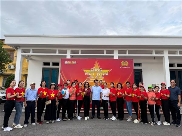 Phường Chí Linh sôi nổi tổ chức Chương trình “Cùng Việt Nam tiến bước”