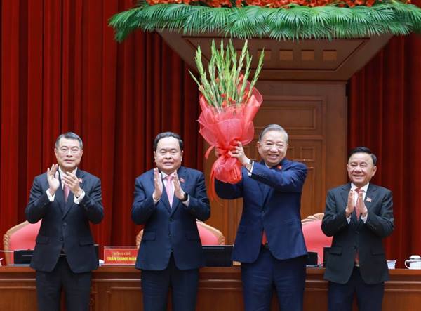 Công bố kết quả bầu Bộ Chính trị, Tổng Bí thư, Ban Bí thư, Ủy ban Kiểm tra Trung ương, Chủ nhiệm Ủy ban Kiểm tra Trung ương Khóa XIV.
