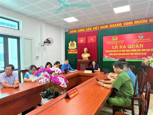 PHƯỜNG CHÍ LINH TỔ CHỨC LỄ RA QUÂN “CHIẾN DỊCH MÙA HÈ SỐ CÙNG VNeID, HƯỚNG DẪN CÔNG DÂN SỐ, ĐỒNG HÀNH CÙNG NHÂN DÂN THỰC HIỆN ĐỀ ÁN 06
