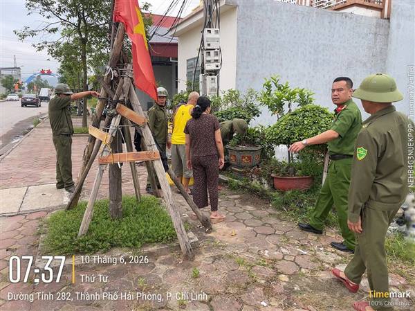 PHƯỜNG CHÍ LINH TIẾP TỤC THỰC HIỆN HIỆU QUẢ CHỈ THỊ SỐ 17 CỦA CHỦ TỊCH UBND THÀNH PHỐ HẢI PHÒNG, RA QUÂN LẬP LẠI TRẬT TỰ VỈA HÈ, HÀNH LANG AN TOÀN GIAO THÔNG