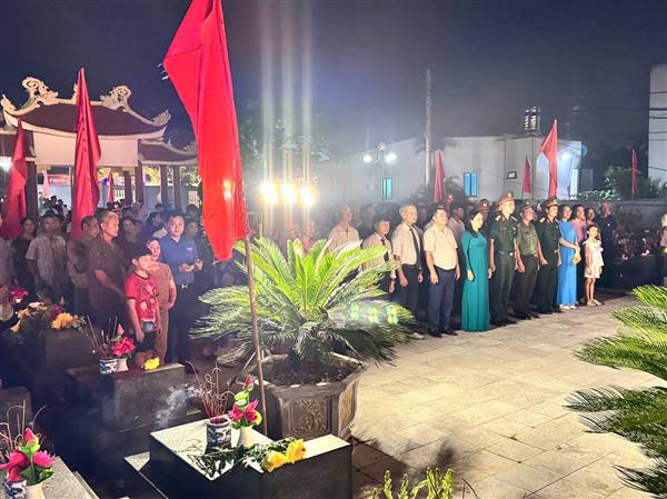 PHƯỜNG CHÍ LINH TRANG TRỌNG TỔ CHỨC LỄ DÂNG HƯƠNG, THẮP NẾN TRI ÂN TẠI BA NGHĨA TRANG LIỆT SĨ NHÂN KỶ NIỆM 79 NĂM NGÀY THƯƠNG BINH - LIỆT SĨ