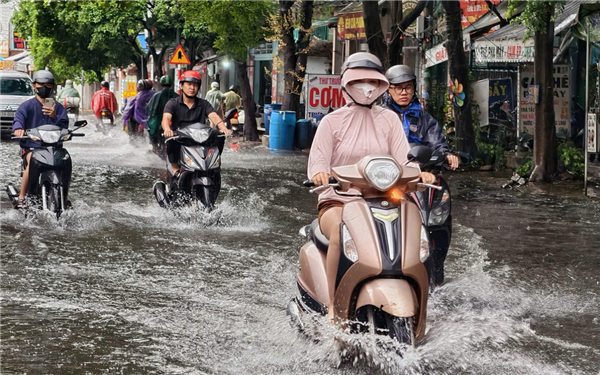 Chủ động ứng phó với mưa lớn, lũ, ngập
lụt, lũ quét, sạt lở đất, lốc, sét, mưa đá