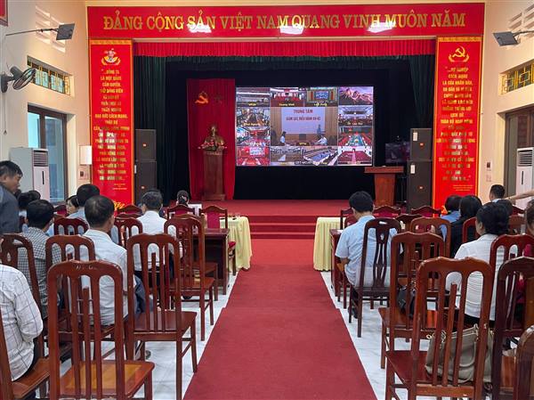 Đảng ủy xã Chí Minh tổ chức điểm cầu trực tuyến dự hội nghị tập huấn ứng dụng sổ tay đảng viên điện tử