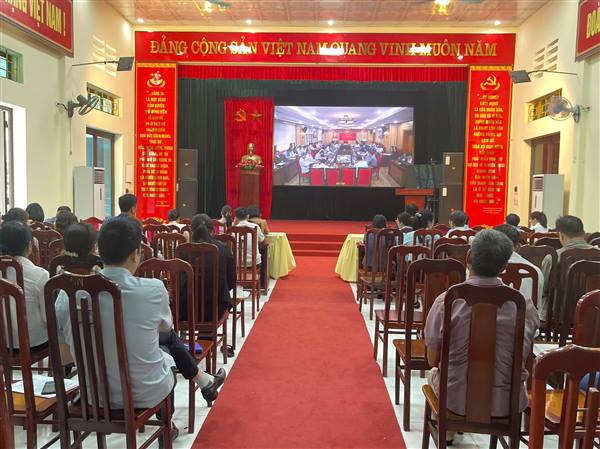 Chí Minh tham gia hội nghị trực tuyến toàn quốc quán triệt một số văn bản mới về công tác Tổ chức xây dựng Đảng