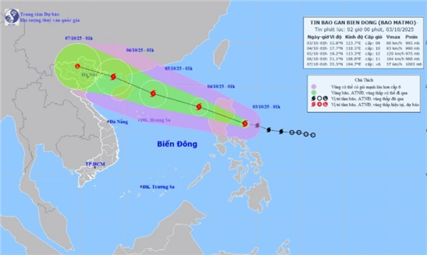 Bão Matmo giật cấp 13 đang hướng vào Biển Đông 