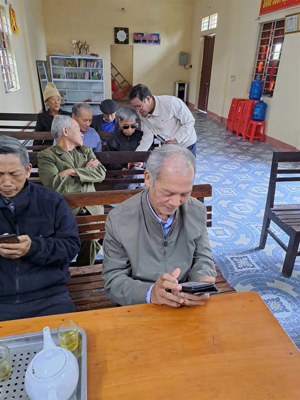 Xã Chí Minh triển khai lấy ý kiến Nhân dân vào các dự thảo văn kiện Đại hội XIV của Đảng qua ứng dụng VNeID

